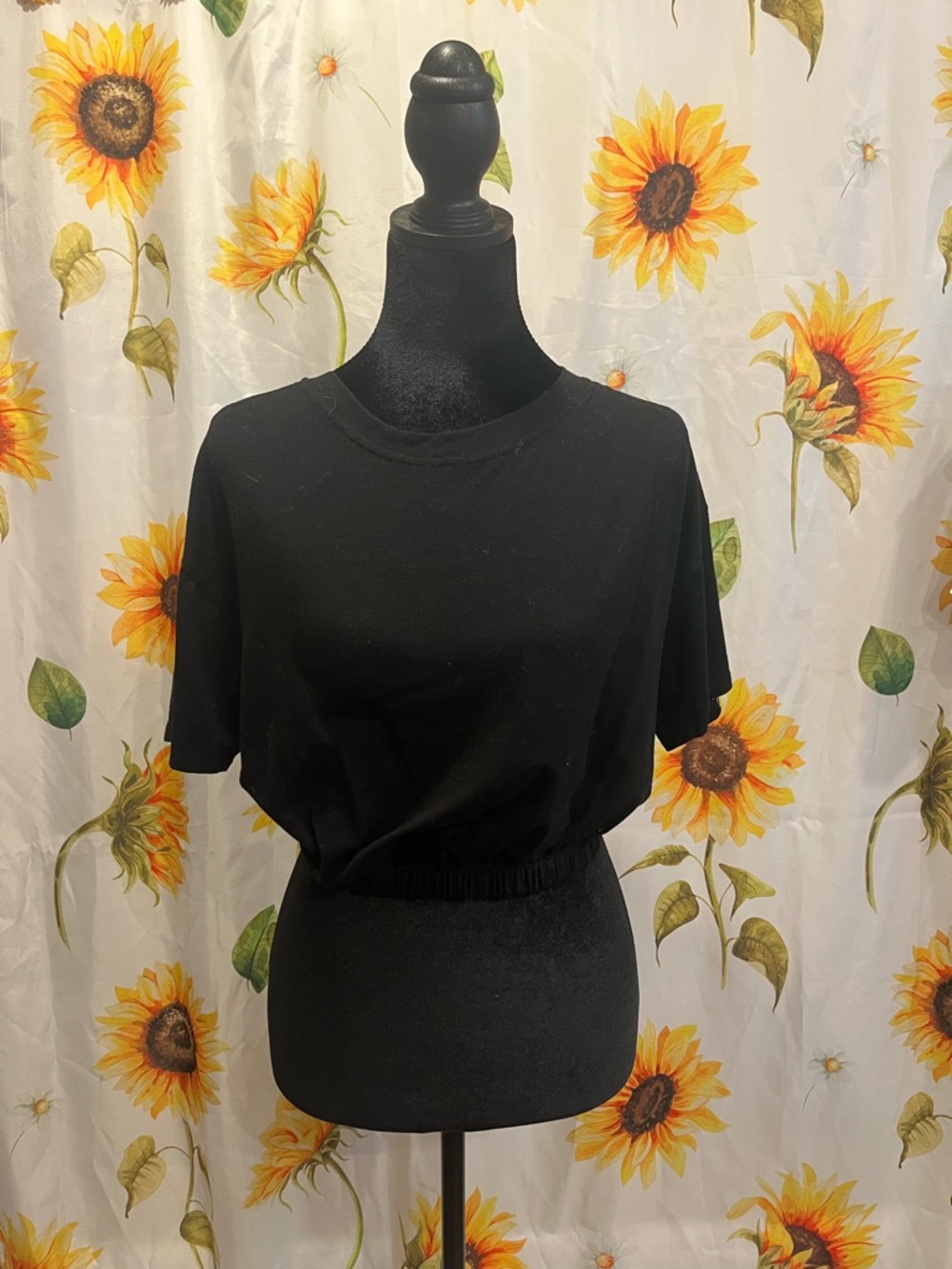 Women's Black Cropped Elastic-Hem Tee